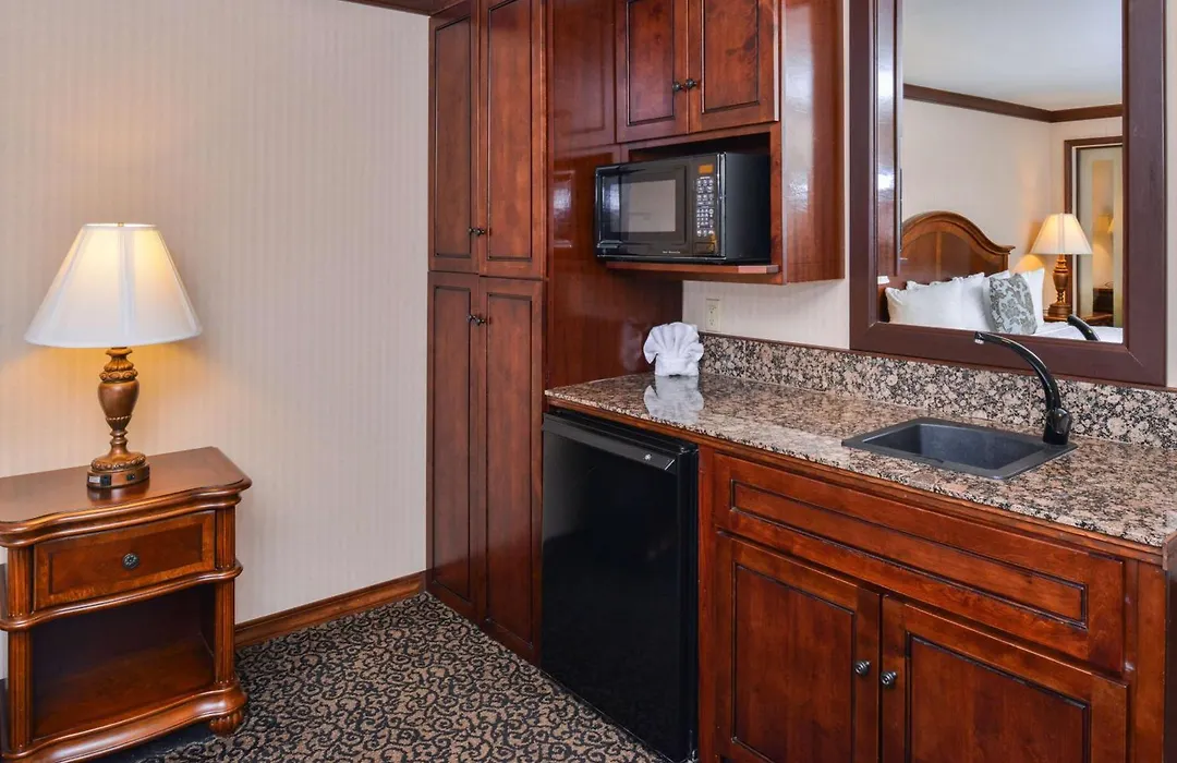 Best Western Edgewater Resort-1