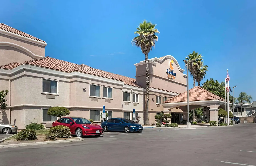 Comfort Suites Tulare Sequoia Gateway-1
