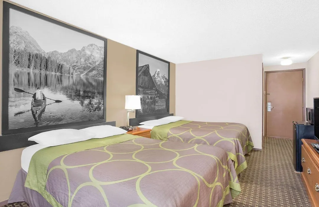 Super 8 By Wyndham Riverton-1