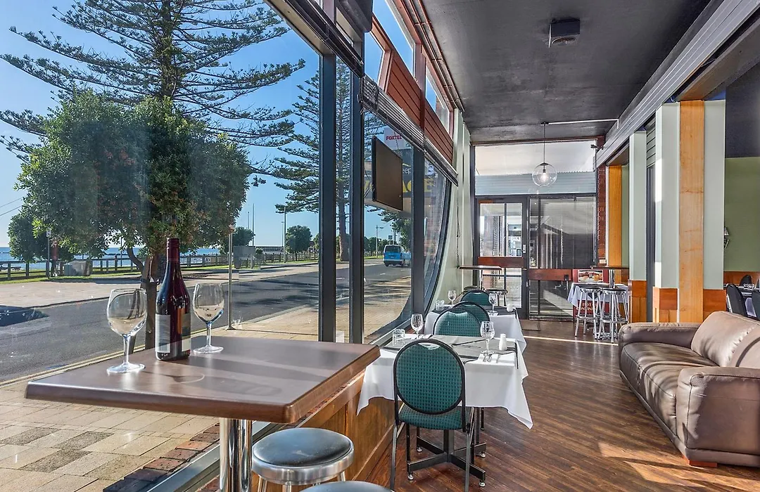 Beachfront Voyager Motor Inn-1