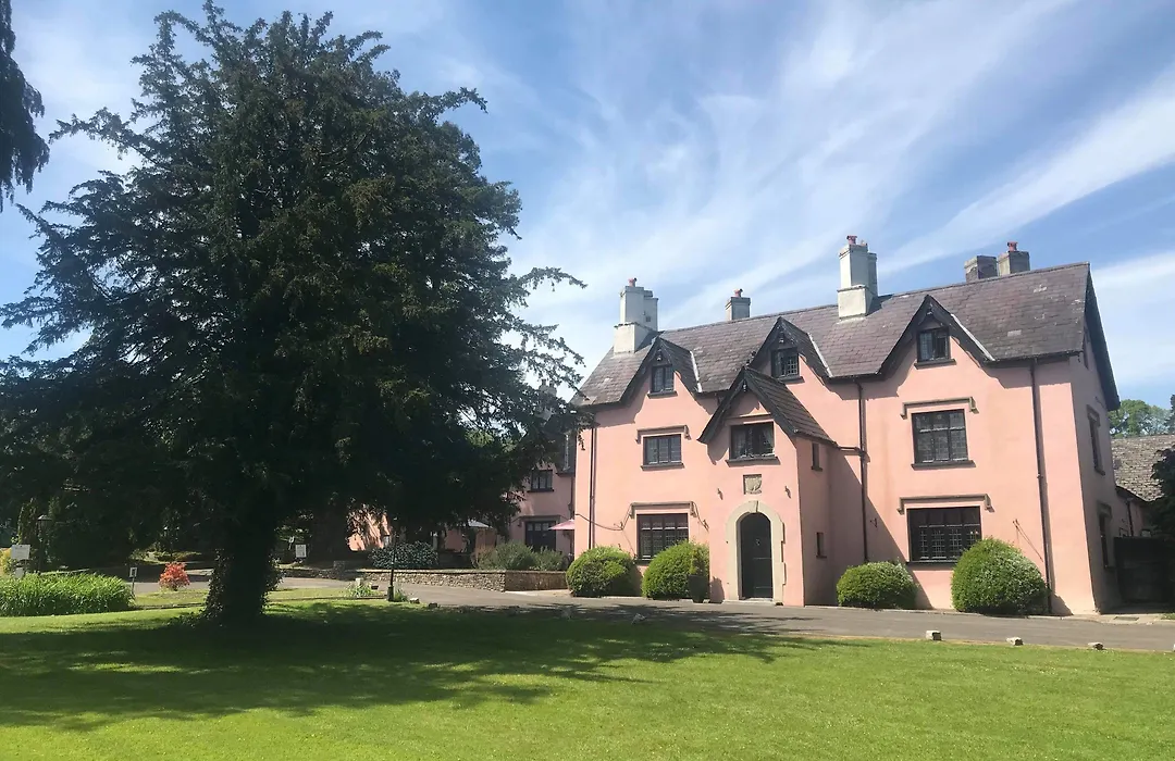 Cwrt Bleddyn Hotel & Spa-1