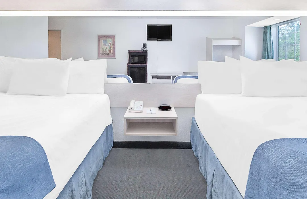 Microtel Inn & Suites By Wyndham Broken Bow-1