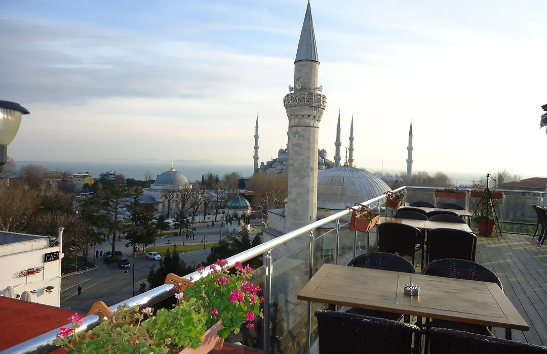 Lapis Inn Hotel & Spa-1
