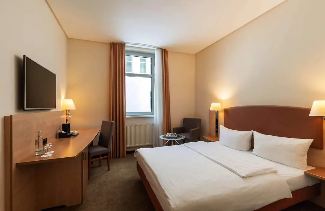 Intercityhotel Berlin Ostbahnhof-1