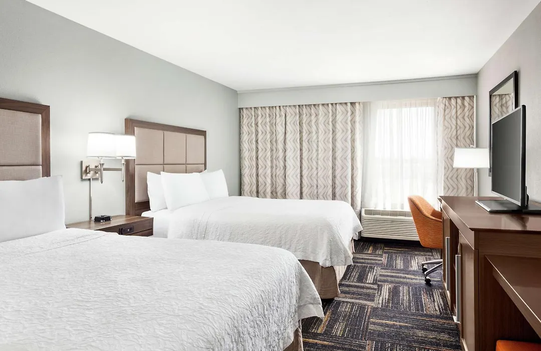 Hampton Inn Paris-1
