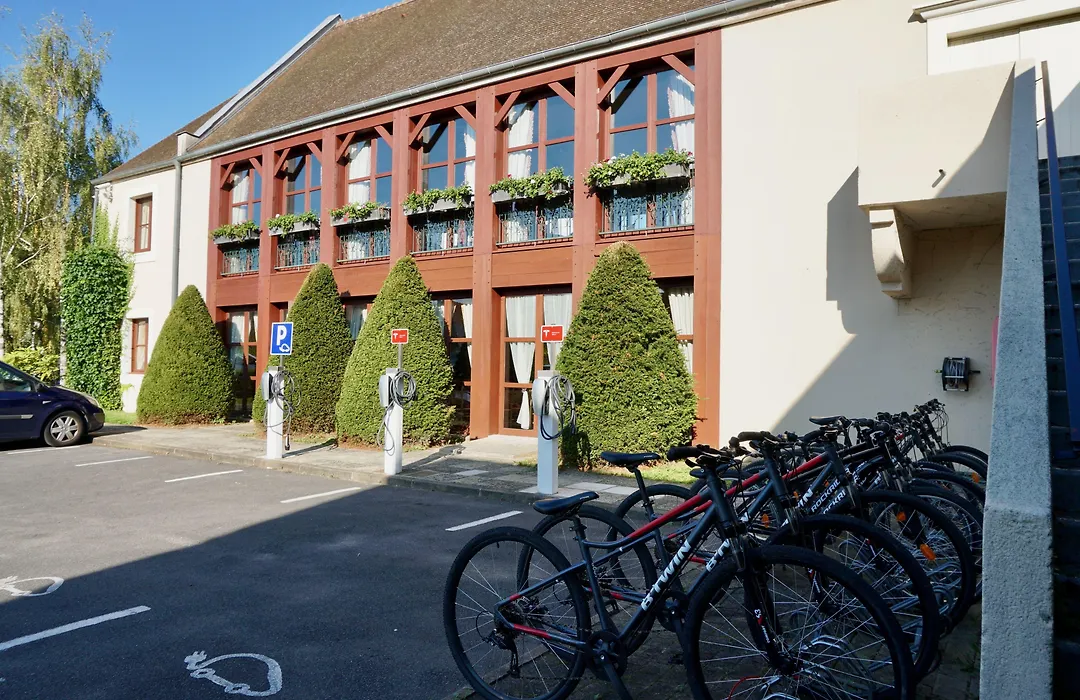Le Manoir De Gressy-1