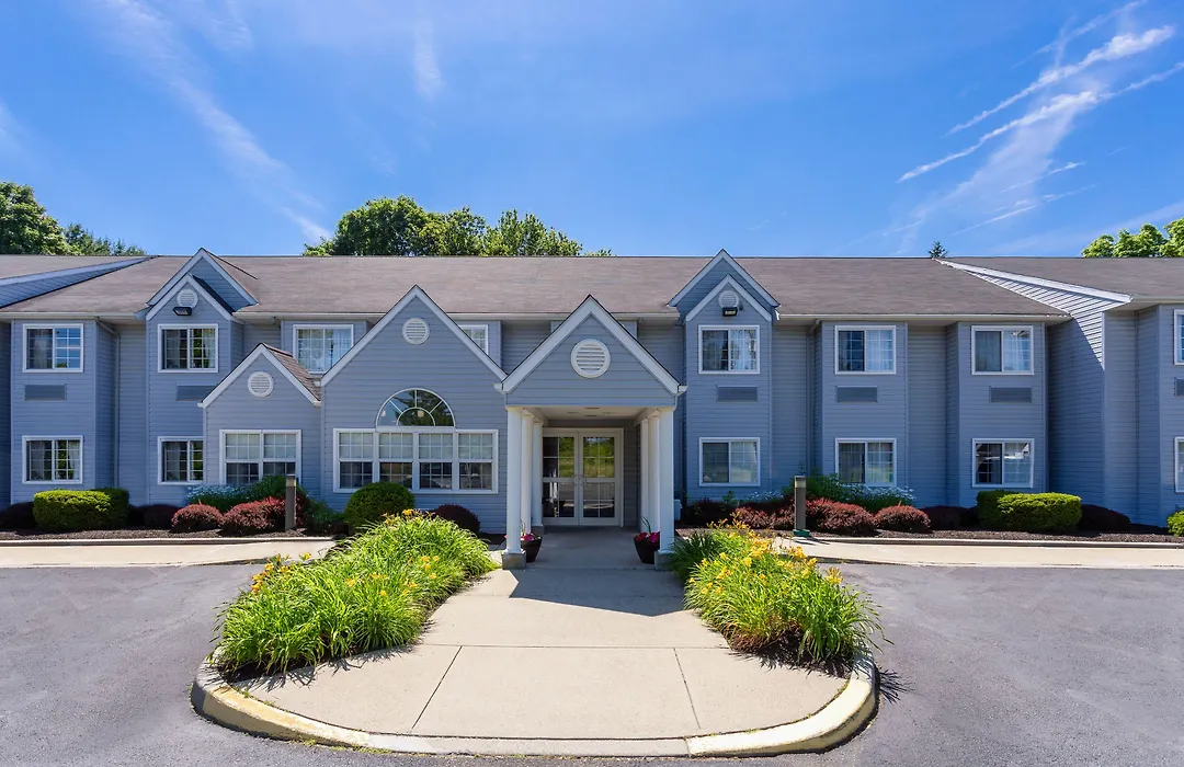 Microtel Inn & Suites By Wyndham Bethel/Danbury-1