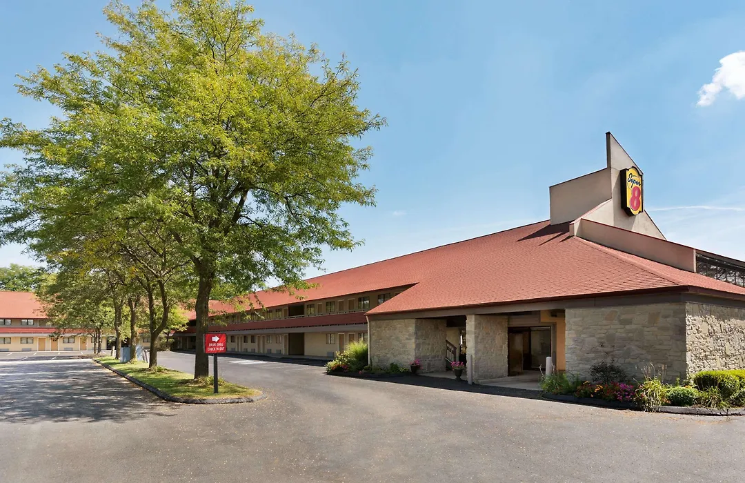 Super 8 By Wyndham Findlay-1