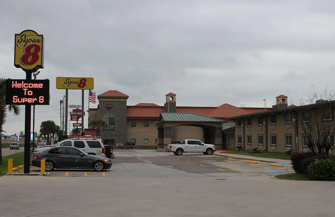 Super 8 By Wyndham Beaumont I-10 College St-1