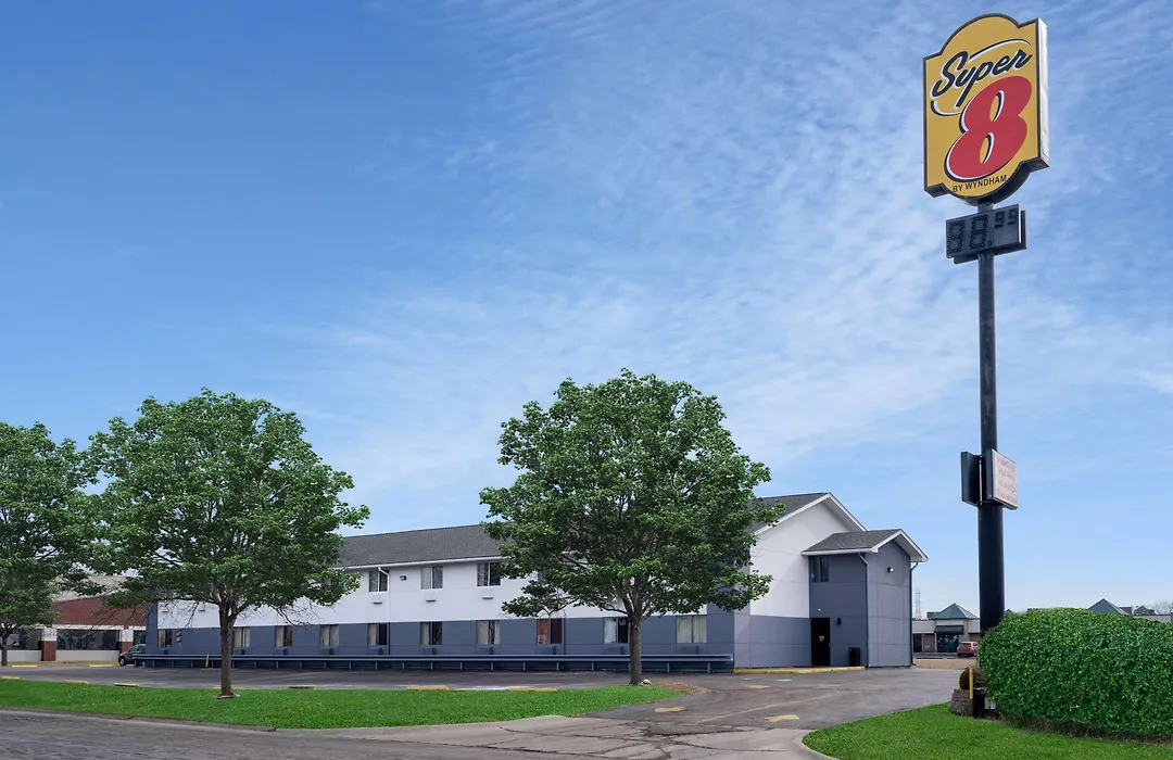 Super 8 By Wyndham Merrillville-1