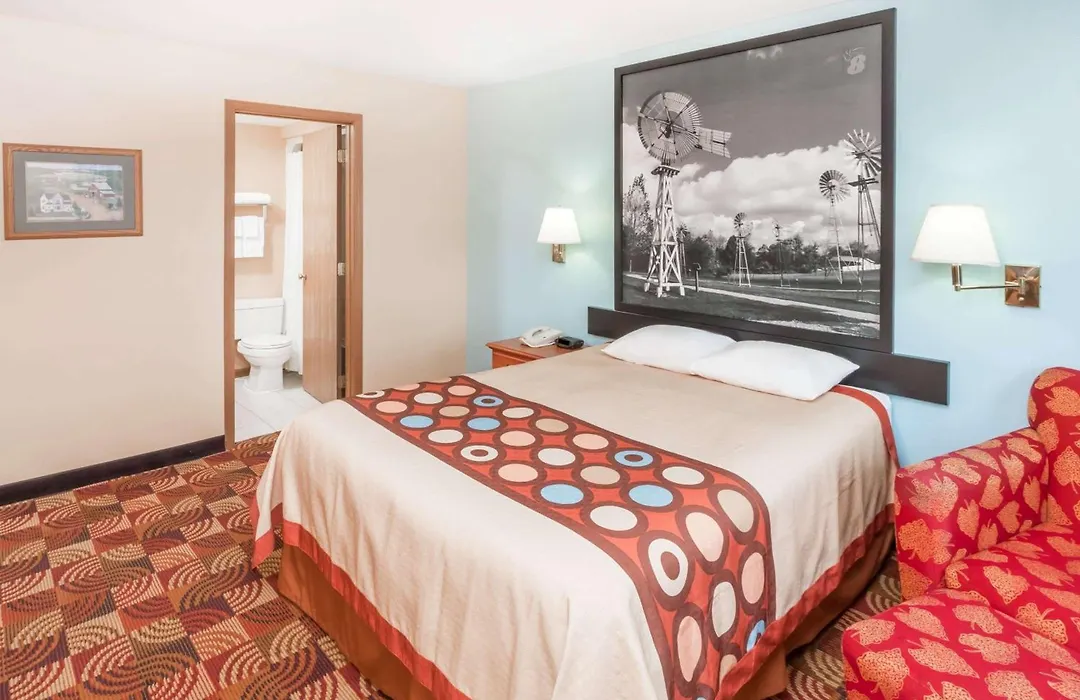 Super 8 By Wyndham Shipshewana-1