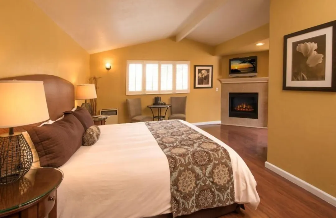 Sunset Inn Pacific Grove-1