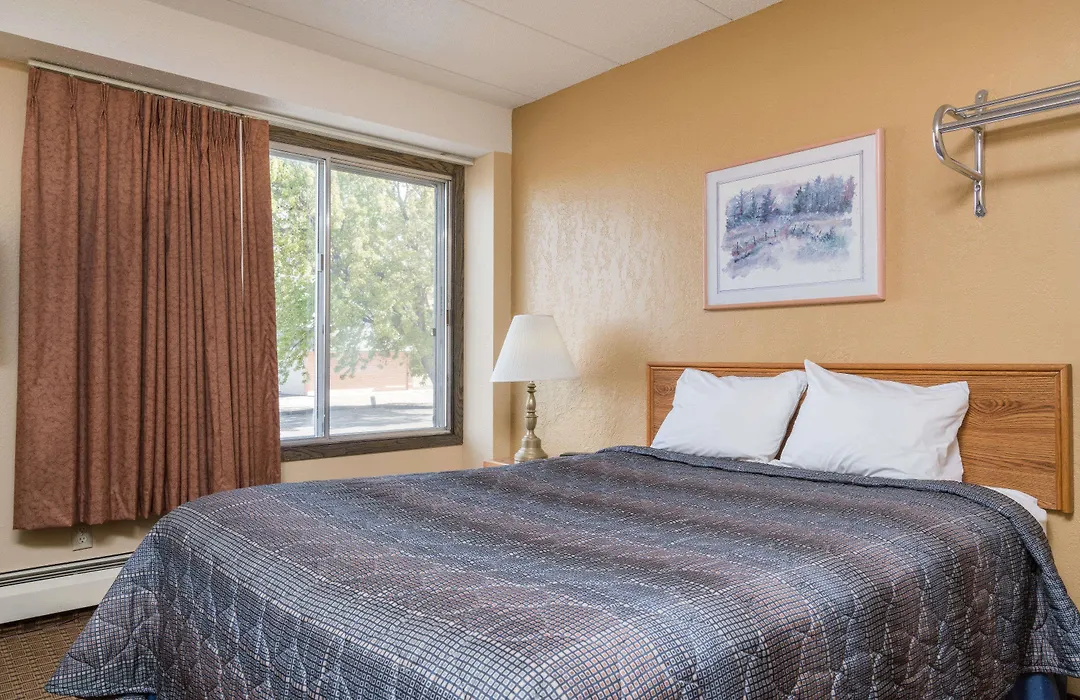 Super 8 By Wyndham Owatonna-1