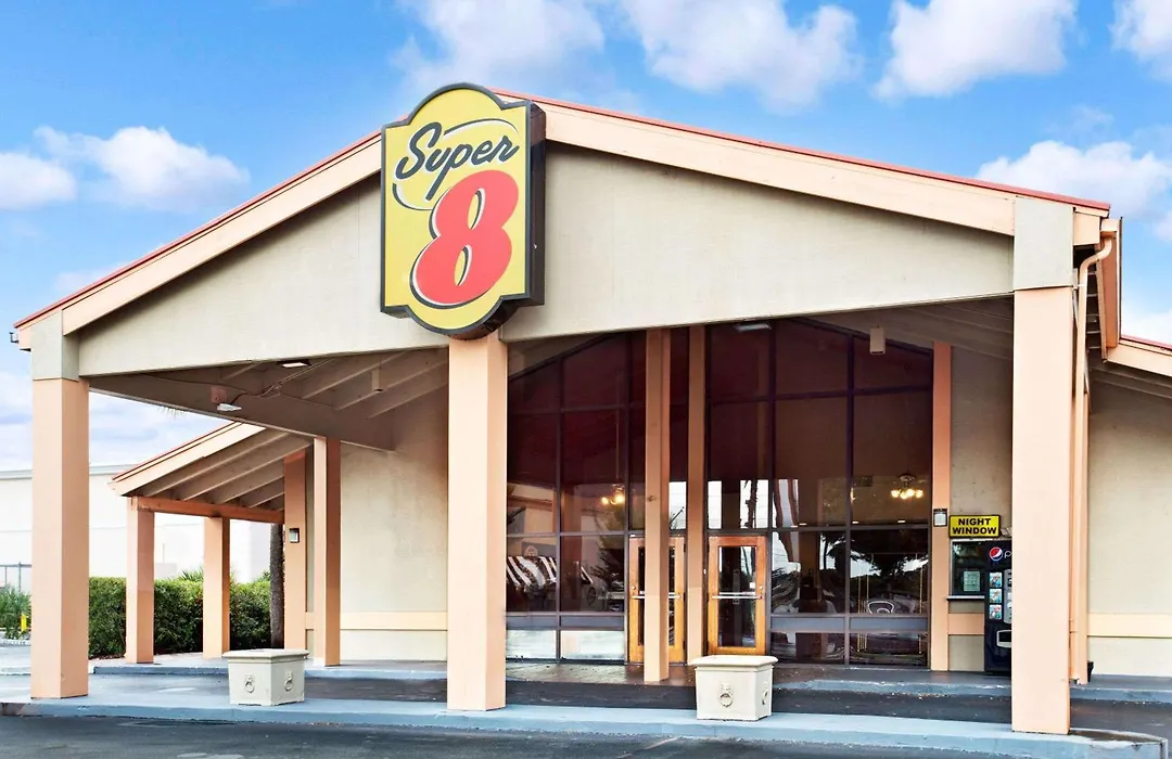 Super 8 By Wyndham Kissimmee/Maingate/Orlando Area-1