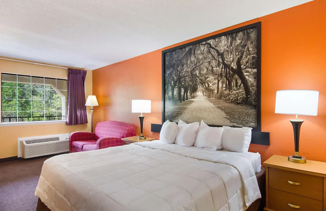Americas Best Value Inn Darien-1