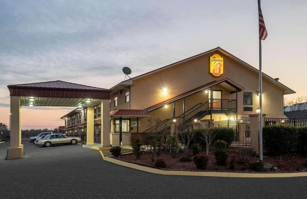 Super 8 By Wyndham Cleveland-1