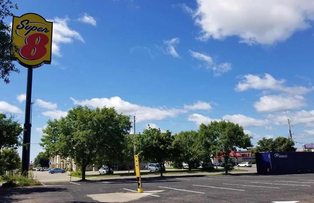 Super 8 By Wyndham St. Cloud-1