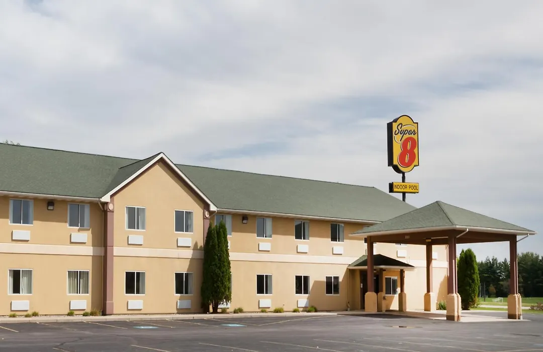 Super 8 By Wyndham Huntington-1