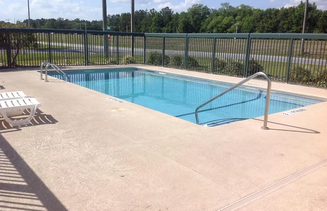 Super 8 By Wyndham Brunswick South I-95-1