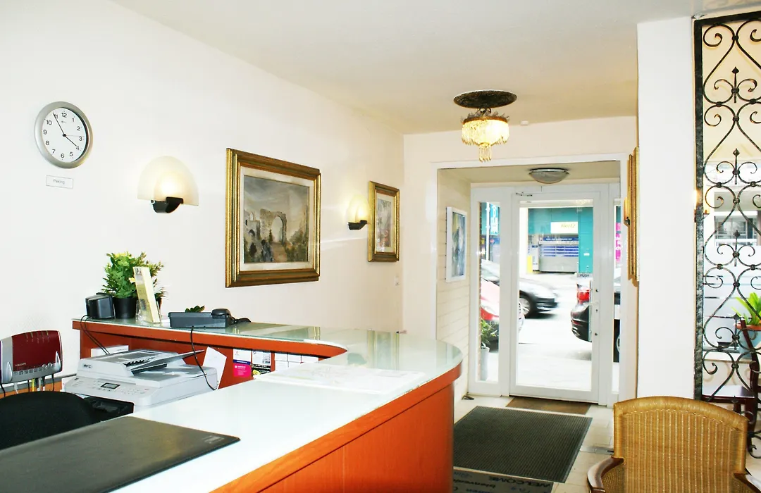 Bahn-Hotel-1
