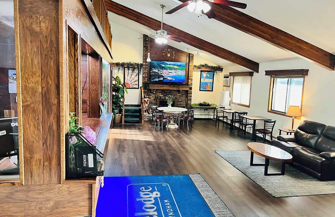 Travelodge By Wyndham Valleyfair Shakopee-1