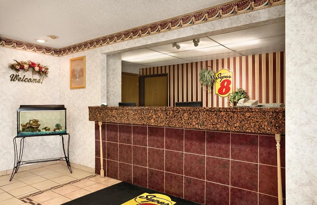 Super 8 By Wyndham Cameron-1