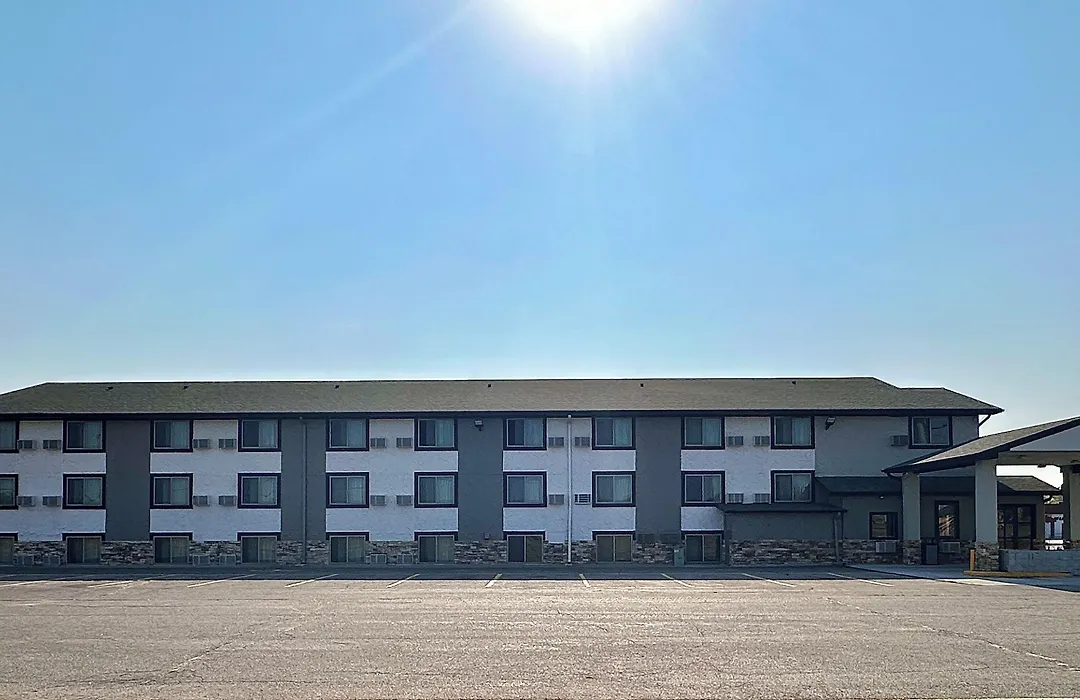 Super 8 By Wyndham Yankton-1