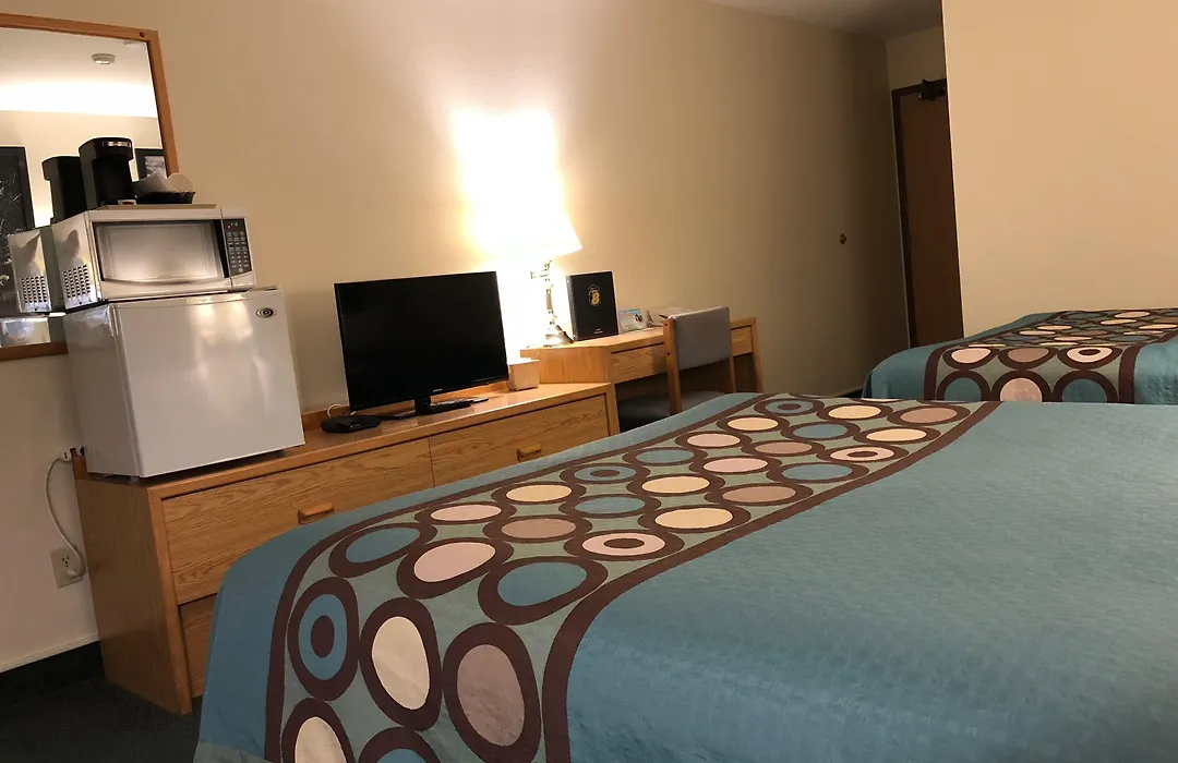 Super 8 By Wyndham Moose Jaw Sk-1