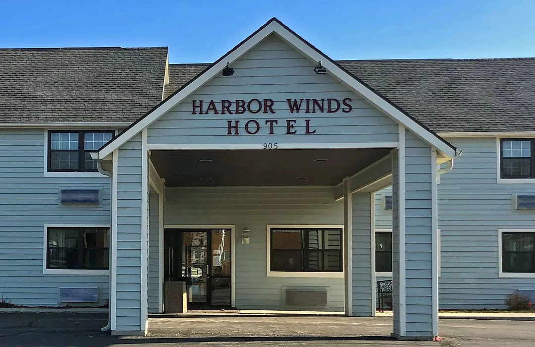 Harbor Winds Hotel (Adults Only)-1
