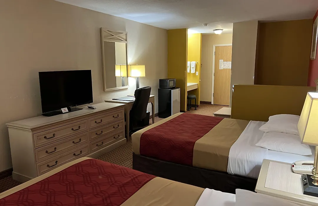 Econo Lodge Inn & Suites Walnut-1