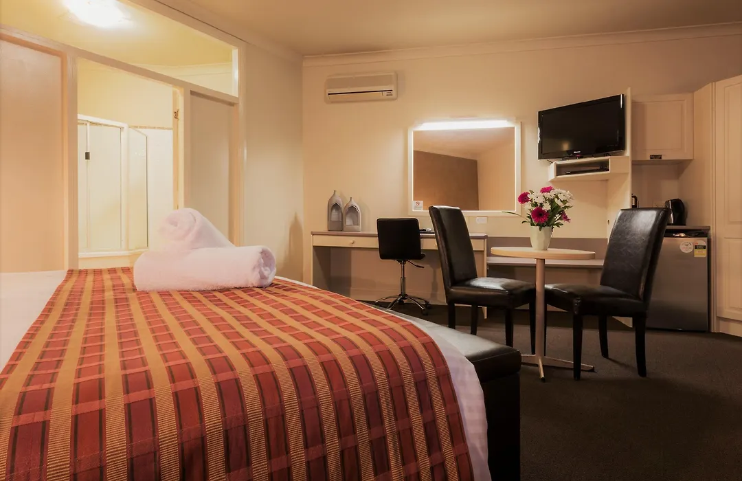 Bowen Inn Motel-1