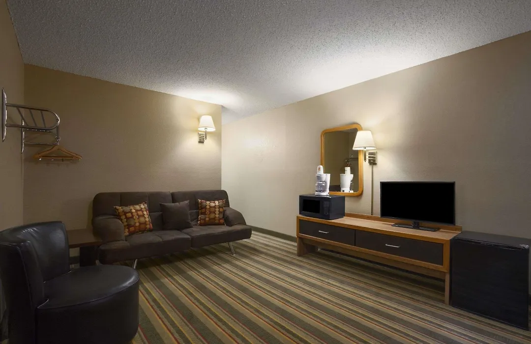 Super 8 By Wyndham Blackwell-1