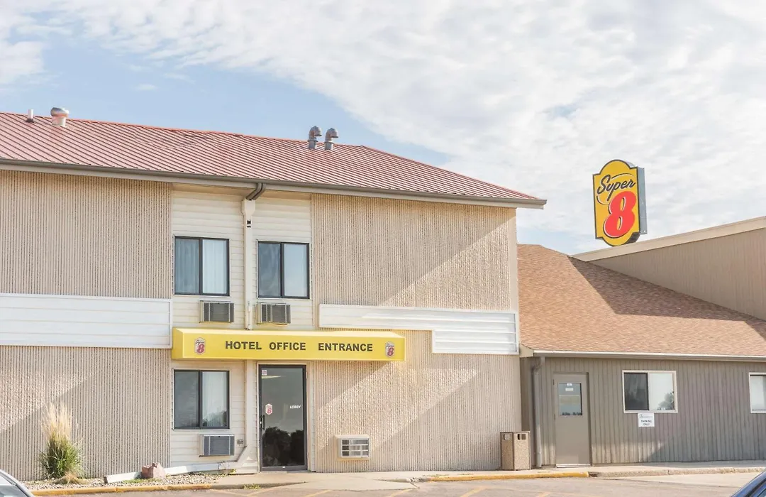 Super 8 By Wyndham Luverne-1