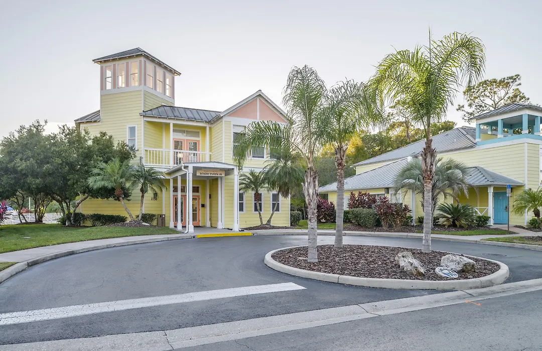 Barefoot'N Resort-1