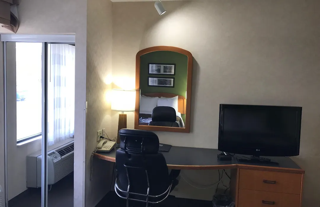 Sleep Inn & Suites Bensalem-1