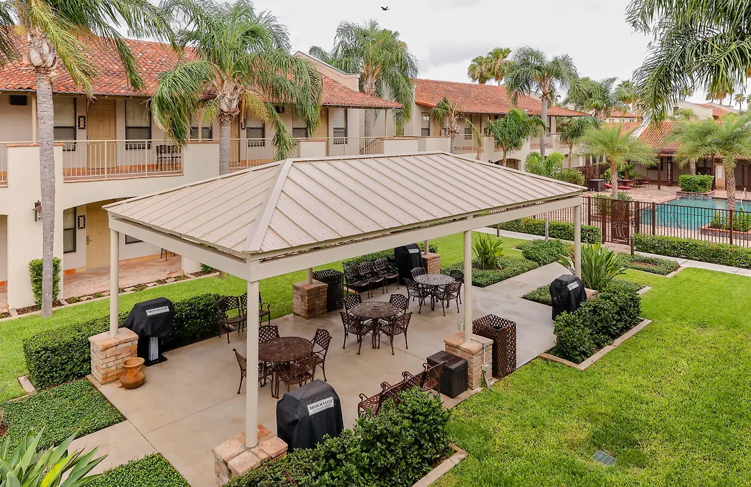 Clarion Inn & Suites At Sharyland Plantation-1