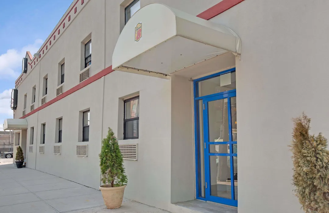 Super 8 By Wyndham Long Island City Lga Hotel-1