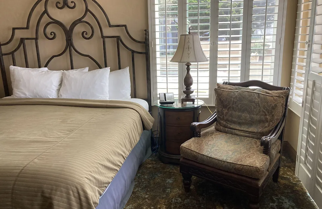 Blue Dolphin Inn-1