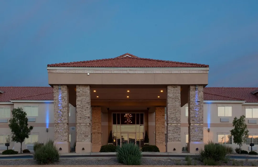 Baymont By Wyndham Belen Nm-1