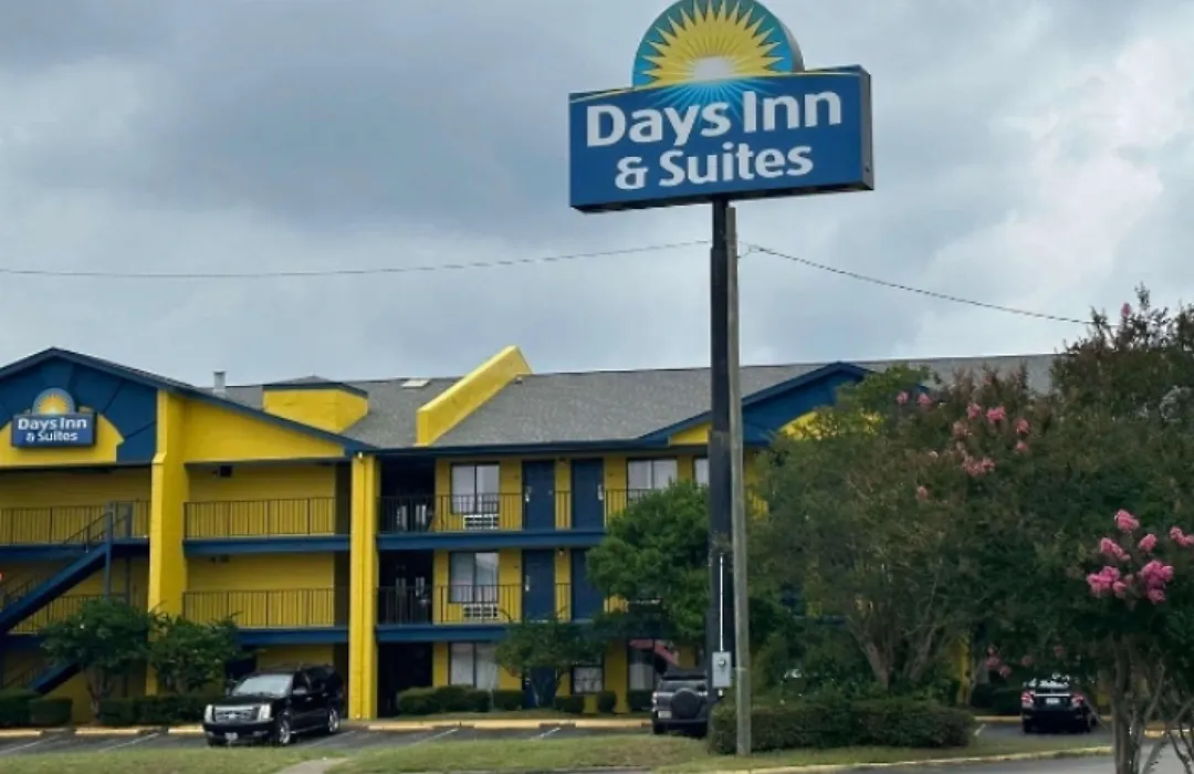 Days Inn & Suites By Wyndham Mobile-1