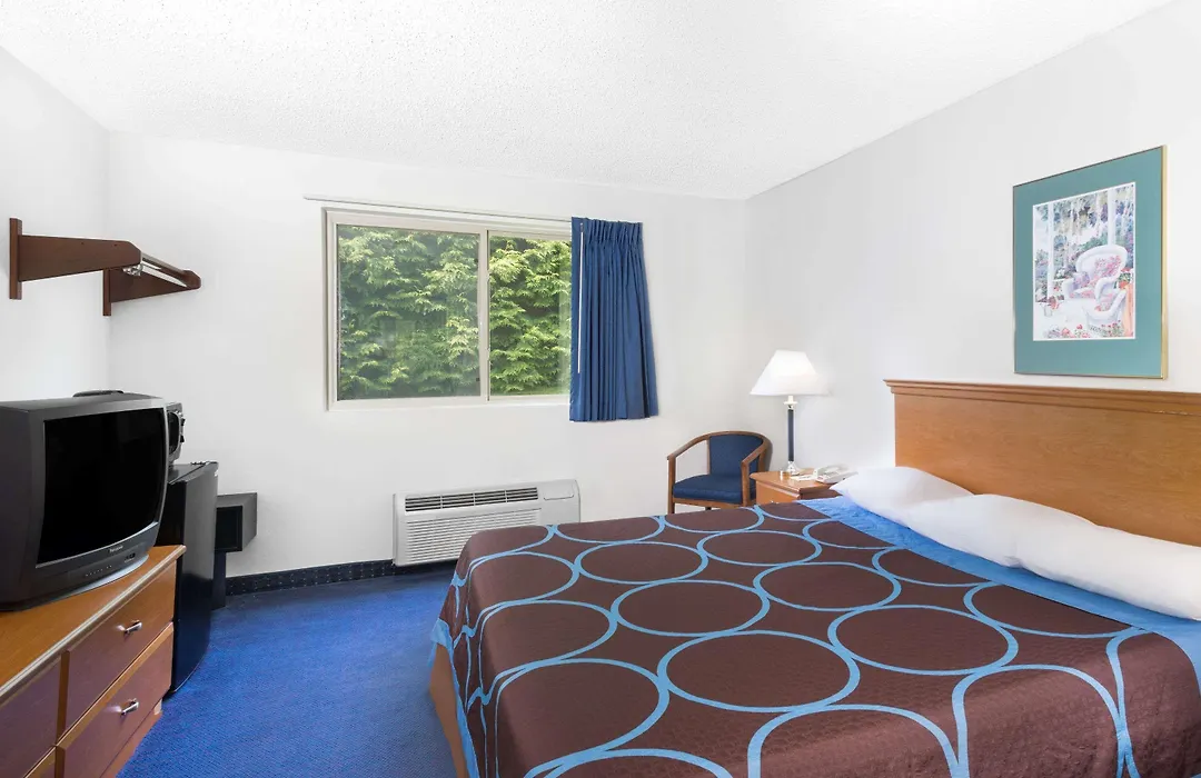 Super 8 By Wyndham Kingston-1