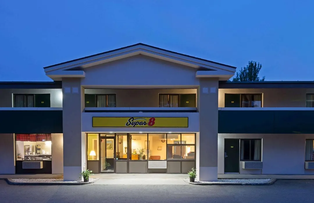 Super 8 By Wyndham White River Junction-1