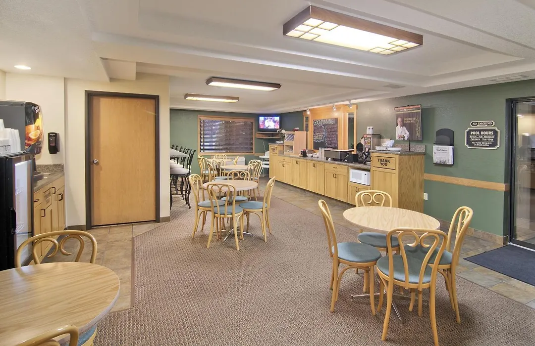 Boarders Inn & Suites By Cobblestone Hotels - Faribault-1