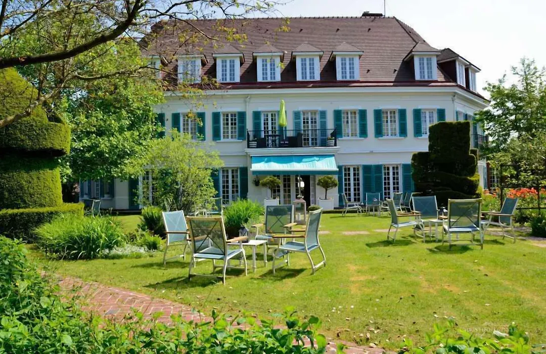 Chateau De Montreuil-1