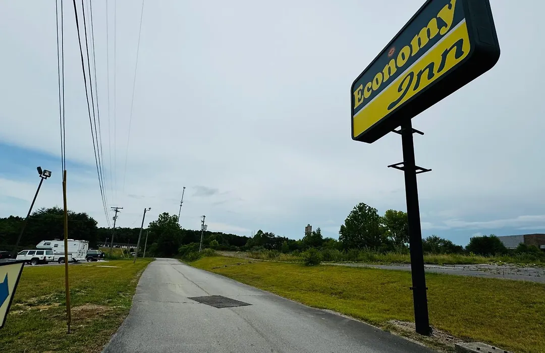 Economy Inn-1