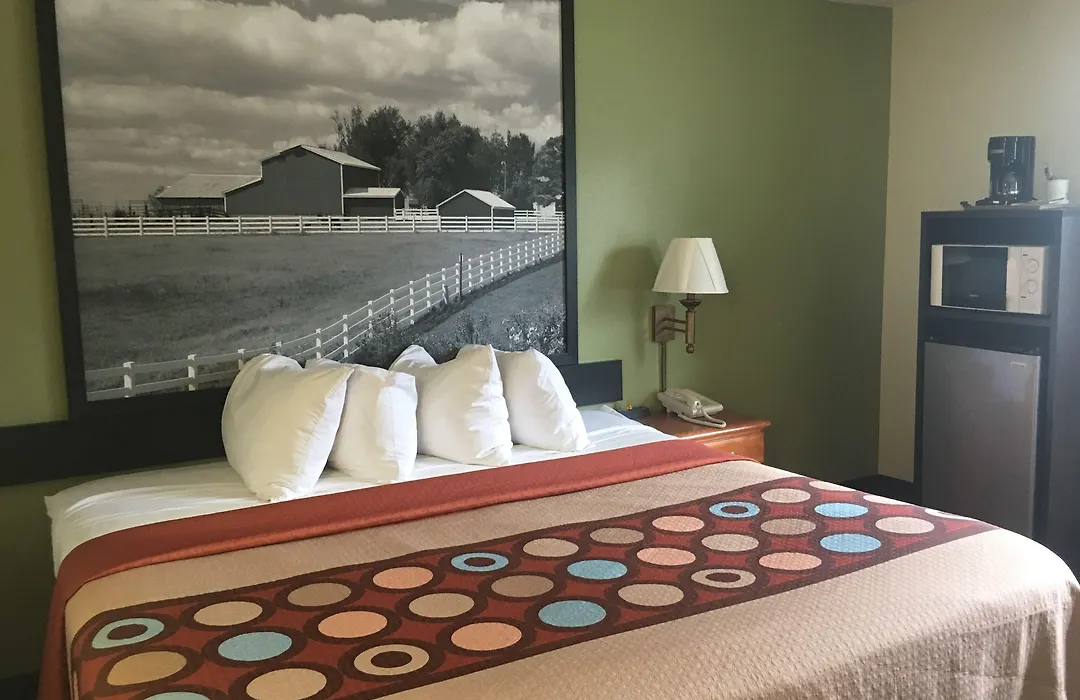 Super 8 By Wyndham Newton-1