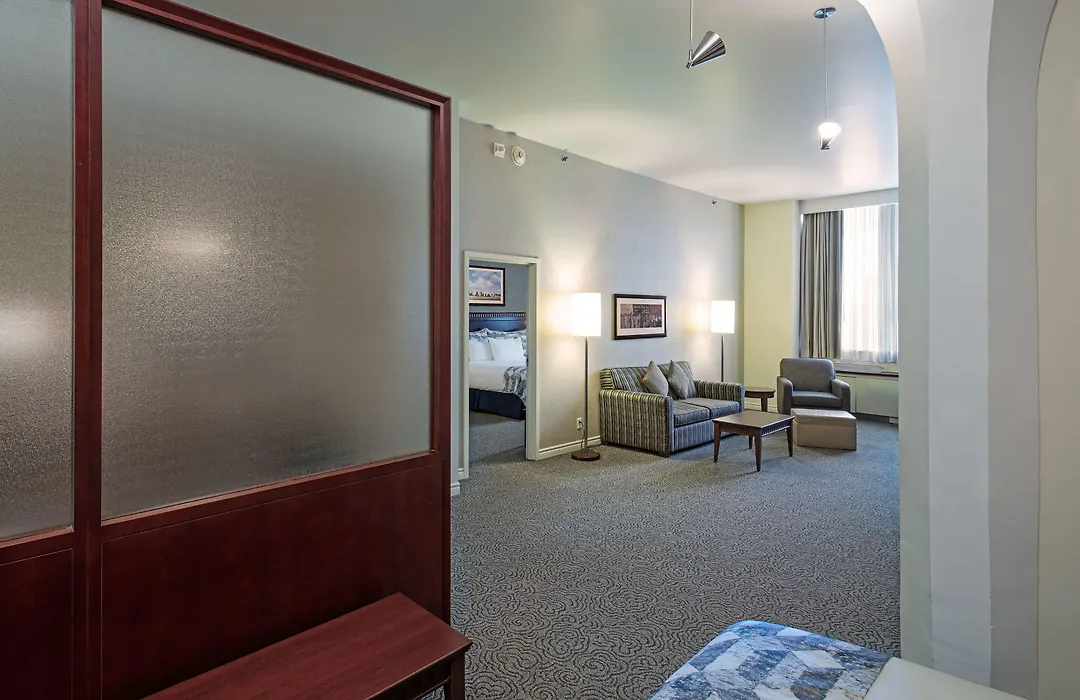 Le Square Phillips Hotel & Suites-1