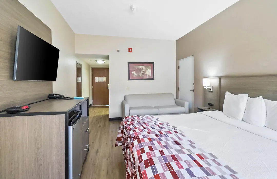 Red Roof Inn & Suites Fayetteville-Fort Bragg-1