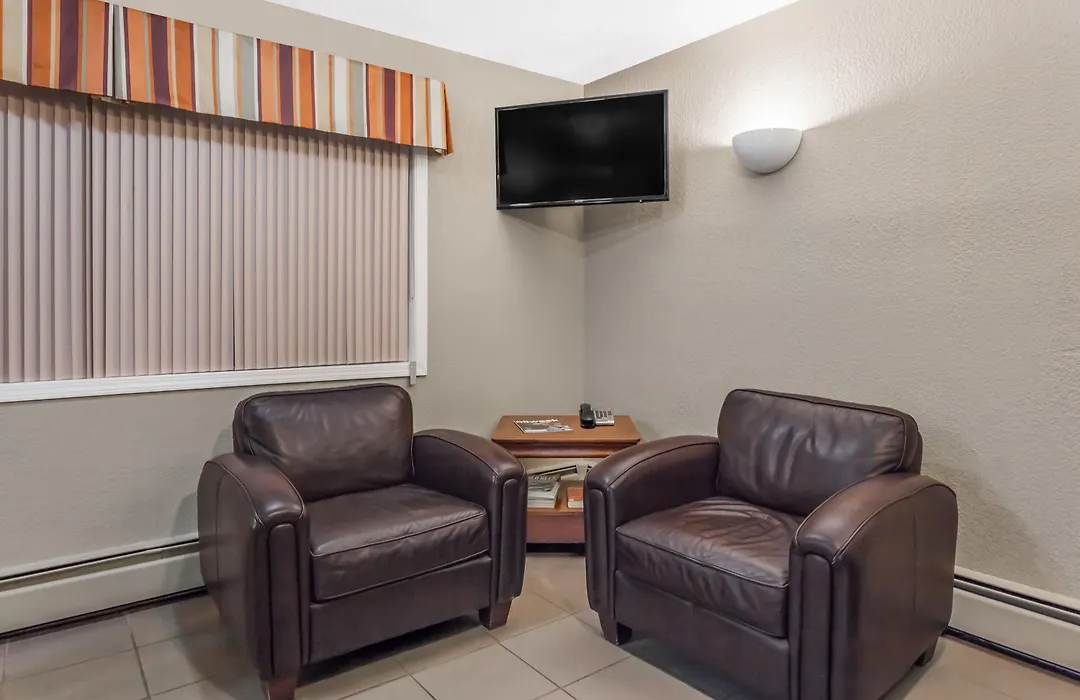 Super 8 By Wyndham Stettler-1