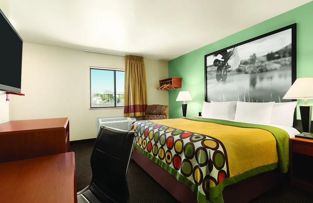 Super 8 By Wyndham Conrad-1
